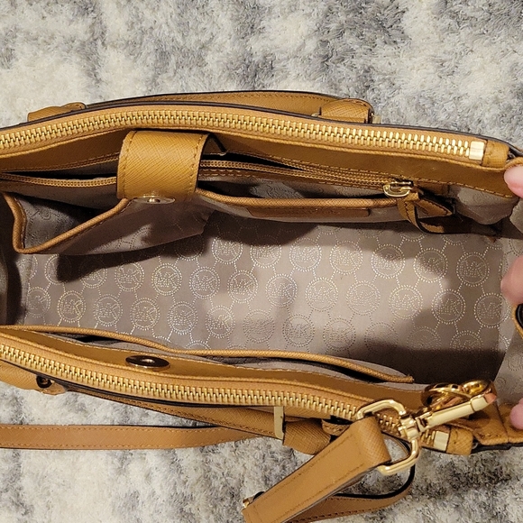 Michael Kors Medium Satchel - Picture 4 of 6